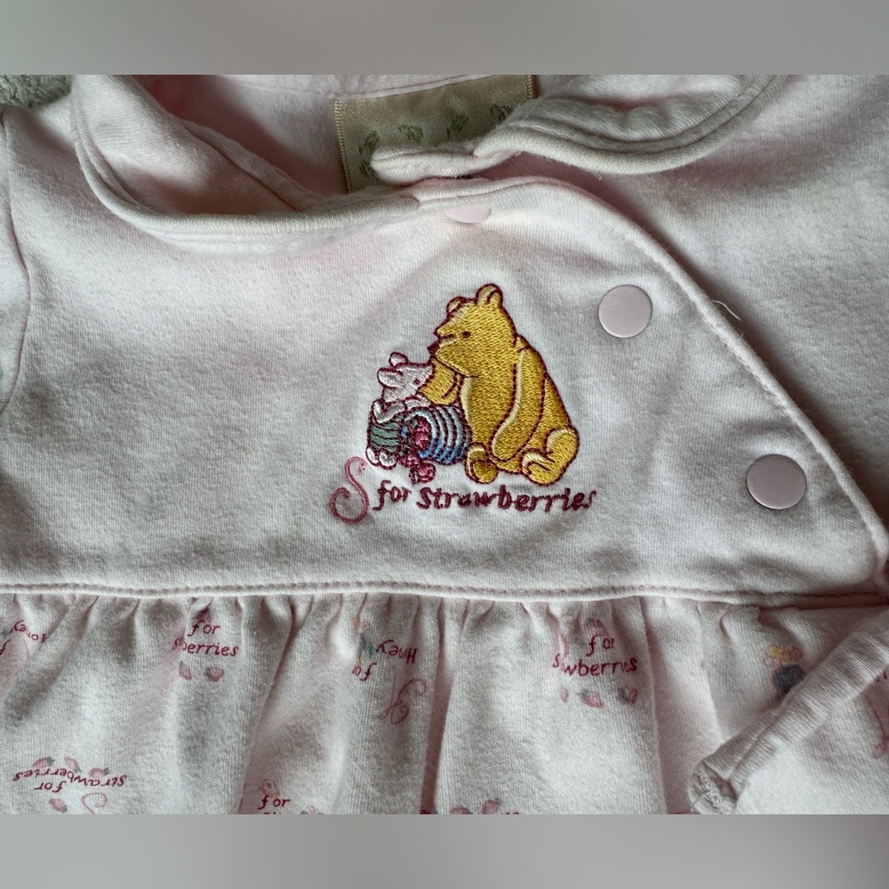 Vintage Pooh Strawberries Outfit - Picture 2 of 5